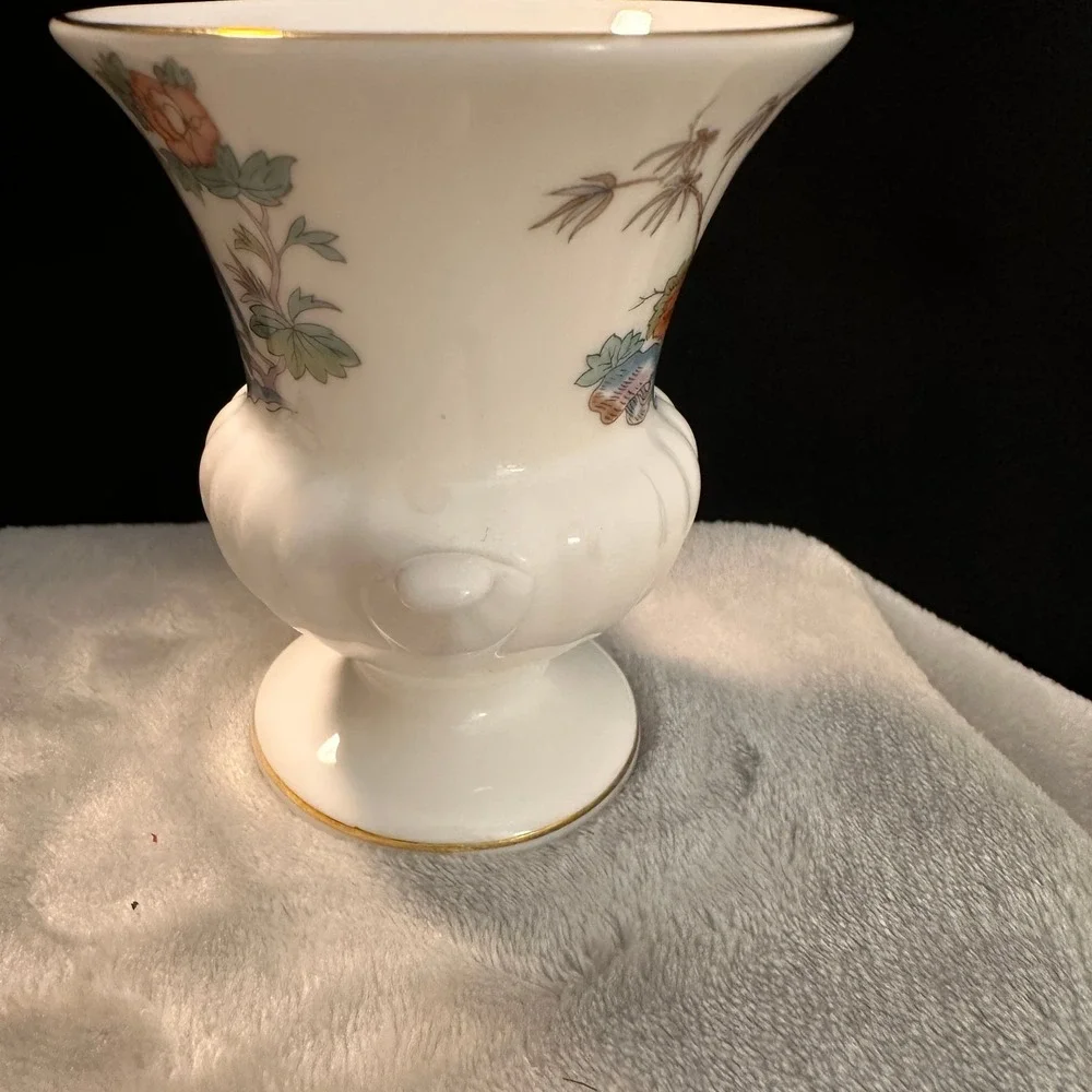 Wedgwood Bone China Bird Vase Chinoiserie Floral Urn Made‎ in England
